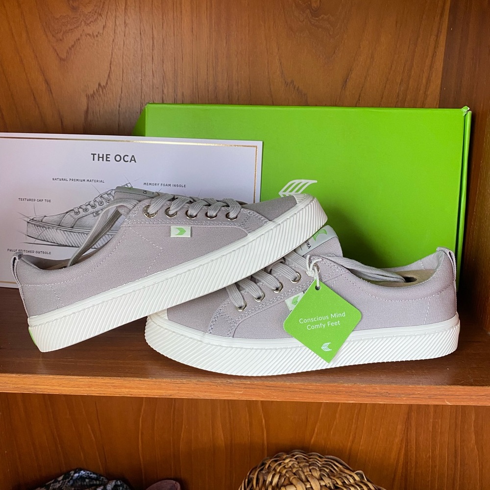 Cariuma grey OCA low new in the box.